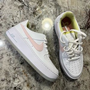 Nike Women's Air Force 1 '07 shoes